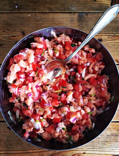Bolle med laksesalat fra Hawaii - Lomi Lomi