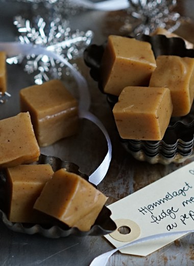 hjemmelaget fudge med smak av pepperkaker