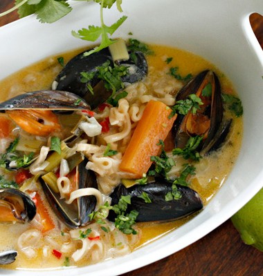 asiatisk blåskjellsuppe sett ovenfra