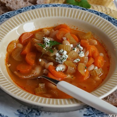 fasolada - gresk bønnesuppe