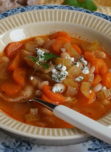 fasolada - gresk bønnesuppe