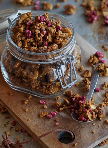 granola med tahini og nøtter