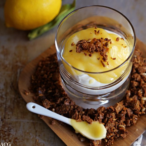 dessert med lemon curl, yoghurt og rugbrødsmuler