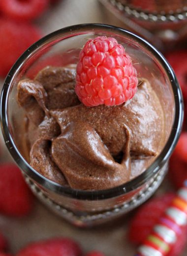 Nærbilde av mousse au chocolat