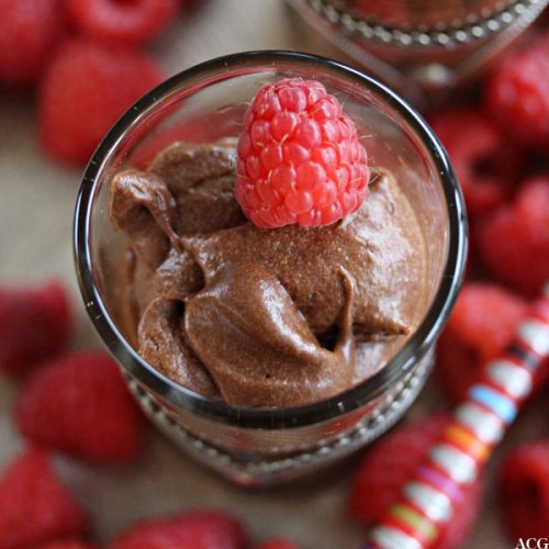 Nærbilde av mousse au chocolat