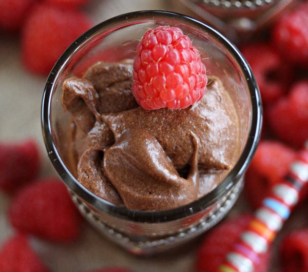 Nærbilde av mousse au chocolat