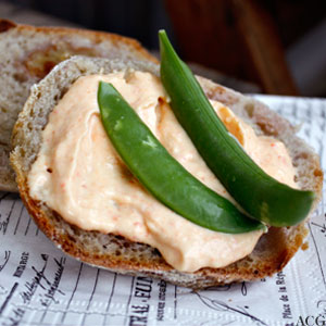 brødskive med paprikaaioli