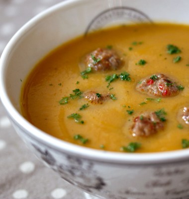Rotsuppe med kjøttboller