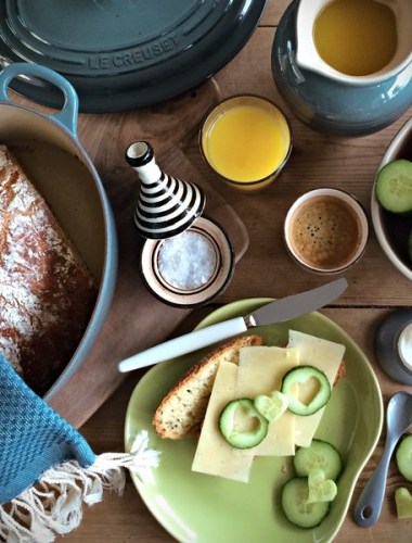Frokostmotiv sett ovenfra med eltefritt brød