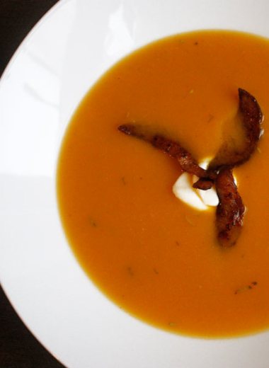 Suppetallerken med søtpotetsuppe