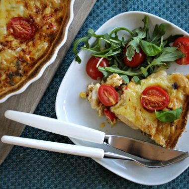Bilde av tallerken med "vedge" av tacoquiche